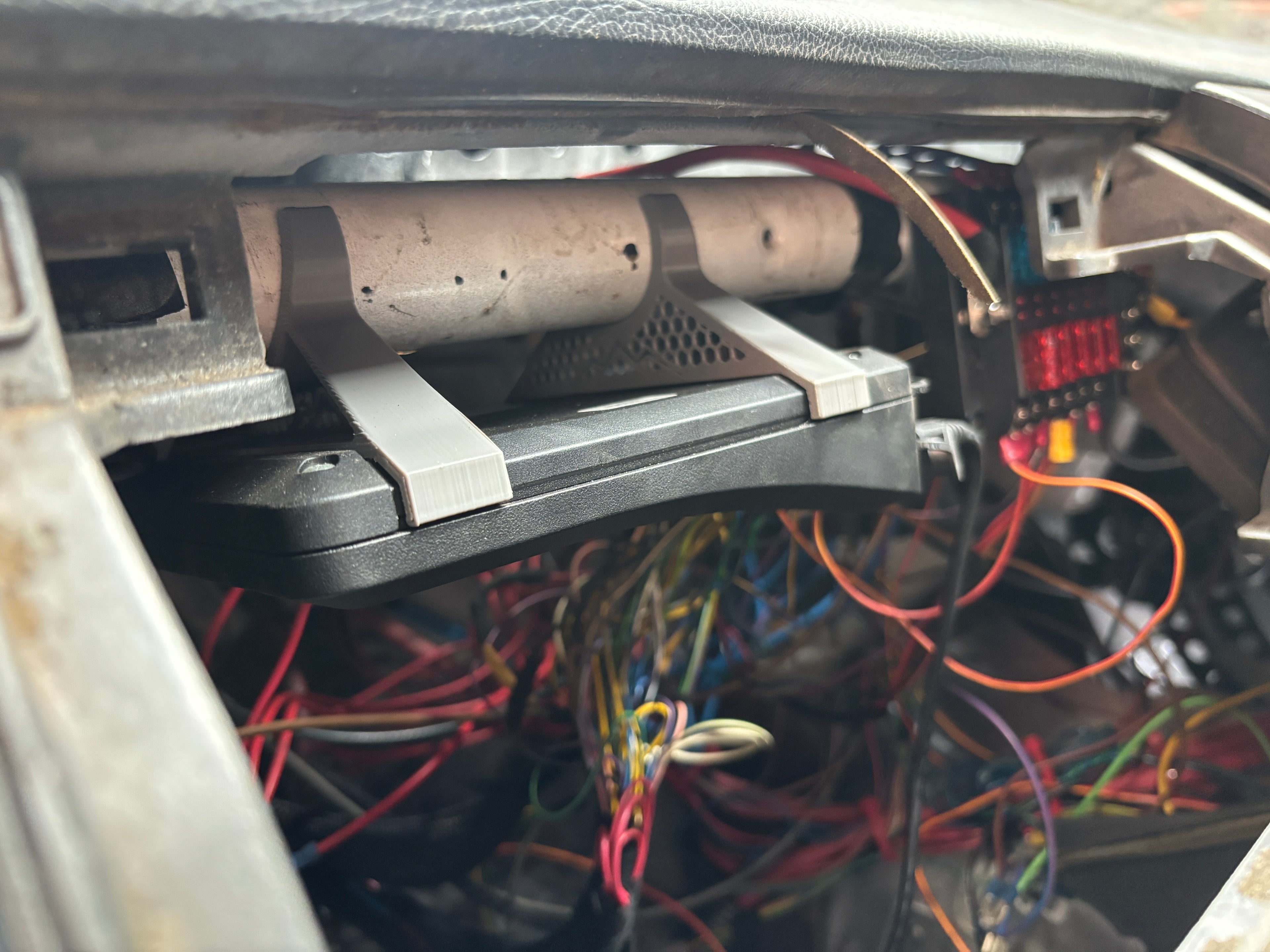 Hilltop Link G4+/G4X Fury, Xtreme, Storm & Force ECU Tube Mount